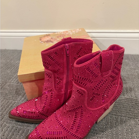 Lryweisy Rhinestone Cowboy Boot - Picture 2 of 4